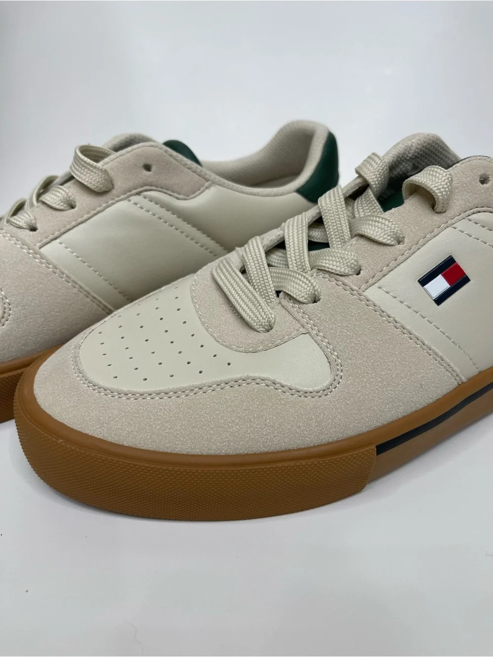 NEW Tommy Hilfiger Renchal Off White Green Classic Sneakers 7.5M